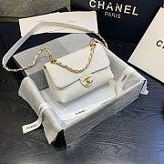 Chanel shoulder flap bag AS1459 in white - 3