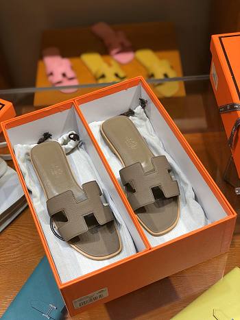 Hermes slippers 02