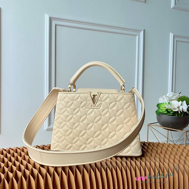 Louis Vuitton Quilting Capucines PM Cream 27cm - 1