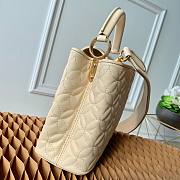 Louis Vuitton Quilting Capucines PM Cream 27cm - 5