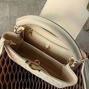 Louis Vuitton Quilting Capucines PM Cream 27cm - 3