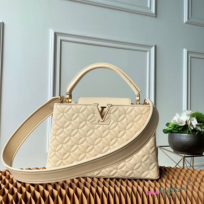 Louis Vuitton Quilting Capucines PM Cream 31cm - 1