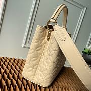 Louis Vuitton Quilting Capucines PM Cream 31cm - 3