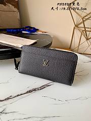 Louis Vuitton LV long wallet - 1