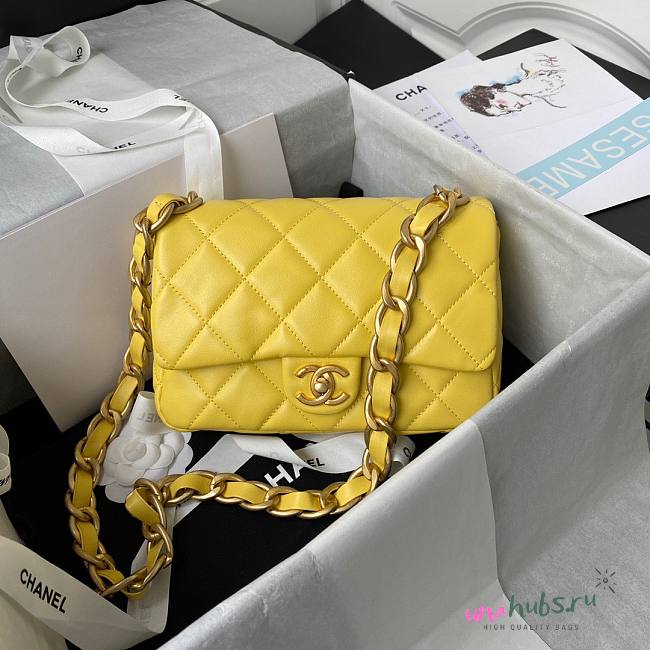 Chanel flapbag calfskin yellow 2020SS - 1