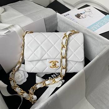 Chanel flapbag calfskin white 2020SS