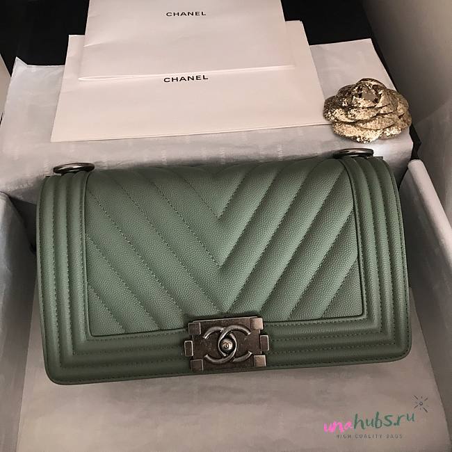 Chanel boy flapbag V green caviar leather 25cm - 1