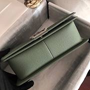 Chanel boy flapbag V green caviar leather 25cm - 4