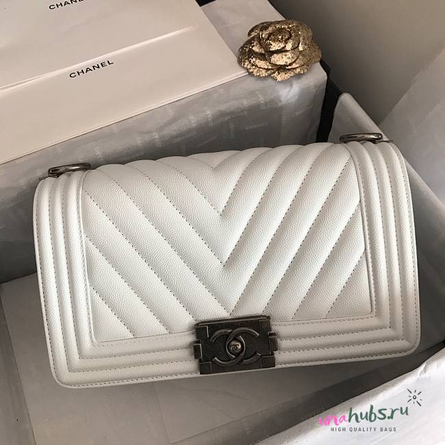 Chanel boy flapbag V white caviar leather 25cm - 1