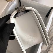 Chanel boy flapbag V white caviar leather 25cm - 5