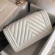 Chanel boy flapbag V white caviar leather 25cm - 4