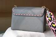 Louis Vuitton TWIST MM Gray  - 3