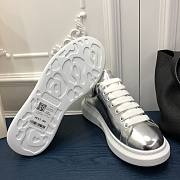 ALEXANDER MQUEEN platform Trainers in silver  - 3