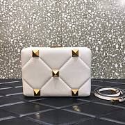 Valentino Garavani rockstud alcove white leather shoulder box bag - 1