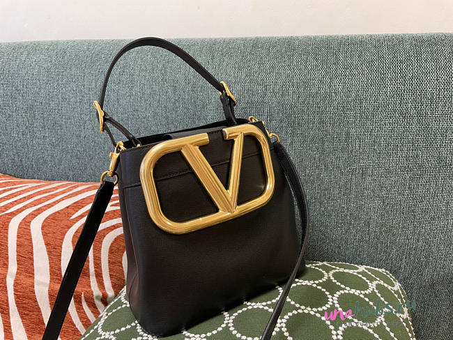 Valentino V logo bucket black 20cm - 1