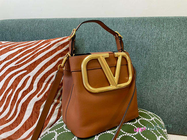 Valentino V logo bucket brown 20cm - 1