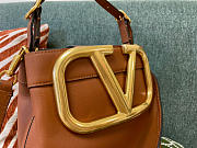 Valentino V logo bucket brown 20cm - 5