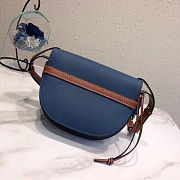 Loewe Small Gate bag in natural calfskin blue 20cm - 3