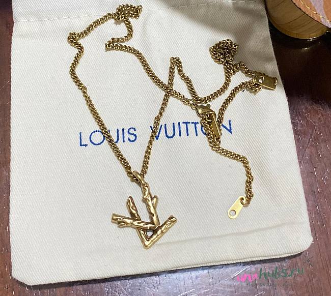 Louis Vuitton LV logo necklace  - 1