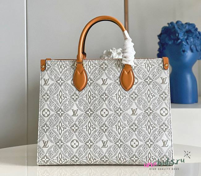 Louis Vuitton OnTheGo MM M59614  - 1