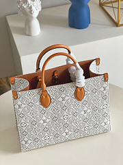 Louis Vuitton OnTheGo MM M59614  - 3