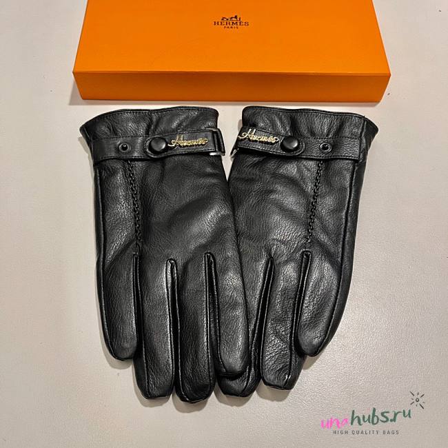 Hermes leather gloves in black - 1
