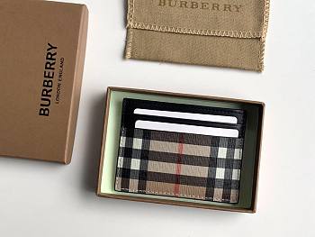 Burberry card holder 