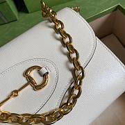 Gucci Horsebit 1955 small bag in GG Supreme in white - 4