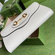 Gucci Horsebit 1955 small bag in GG Supreme in white - 3