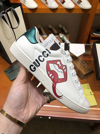 Gucci lip design shoes