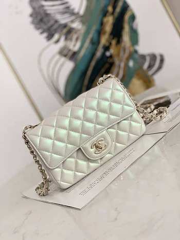 Chanel Classic Handbag Iridescent Ivory silver hardware 25cm