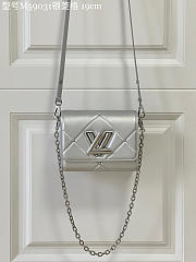 Louis Vuitton Twist MM Epi Silver Leather  - 2