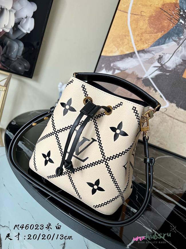 LV NéoNoé MM Monogram Leather M46023 - 1