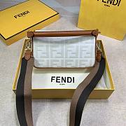 Fendi Baguette white medium brown trap  - 2