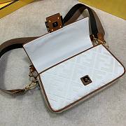 Fendi Baguette white medium brown trap  - 5