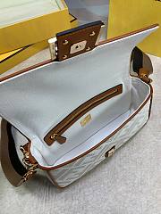 Fendi Baguette white medium brown trap  - 6