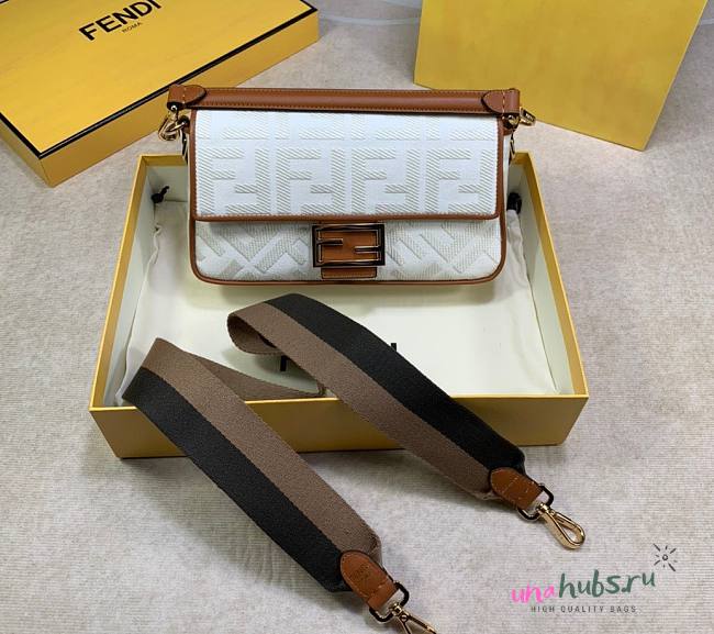 Fendi Baguette white medium brown trap  - 1