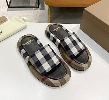 Burberry slippers