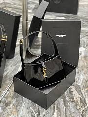 YSL LE 5 À 7 hobo patent leather bag - 5