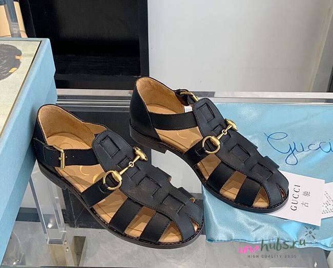 Gucci sandals in black - 1