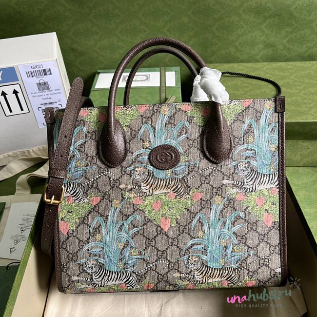 Gucci Tiger Medium Tote Bag Monogram 687827 - 1