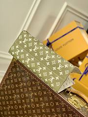 Louis Vuitton Onthego MM Khaki Green/ White Bag - 5