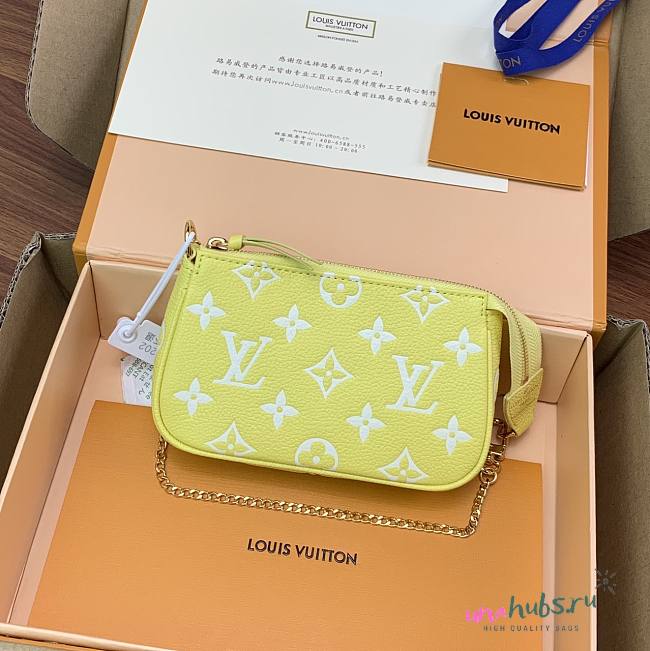  Louis Vuitton Mini Pochette Monogram  - 1