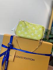  Louis Vuitton Mini Pochette Monogram  - 2