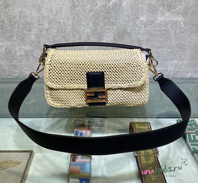 Fendi Baguette white leather medium raffia trap bag - 1