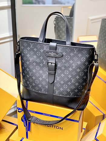 Louis Vuitton Saumur Men Tote Bag M45914