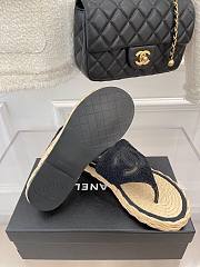 Chanel slippers in raffia - 5