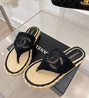 Chanel slippers in raffia - 1