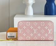 Lousi Vuitton pink wallet - 1