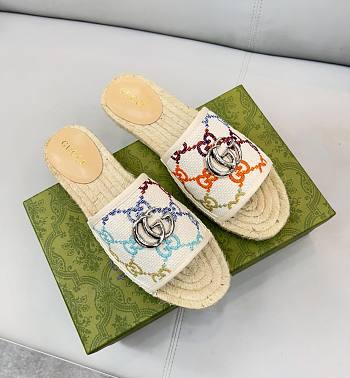 Gucci color GG raffia slippers